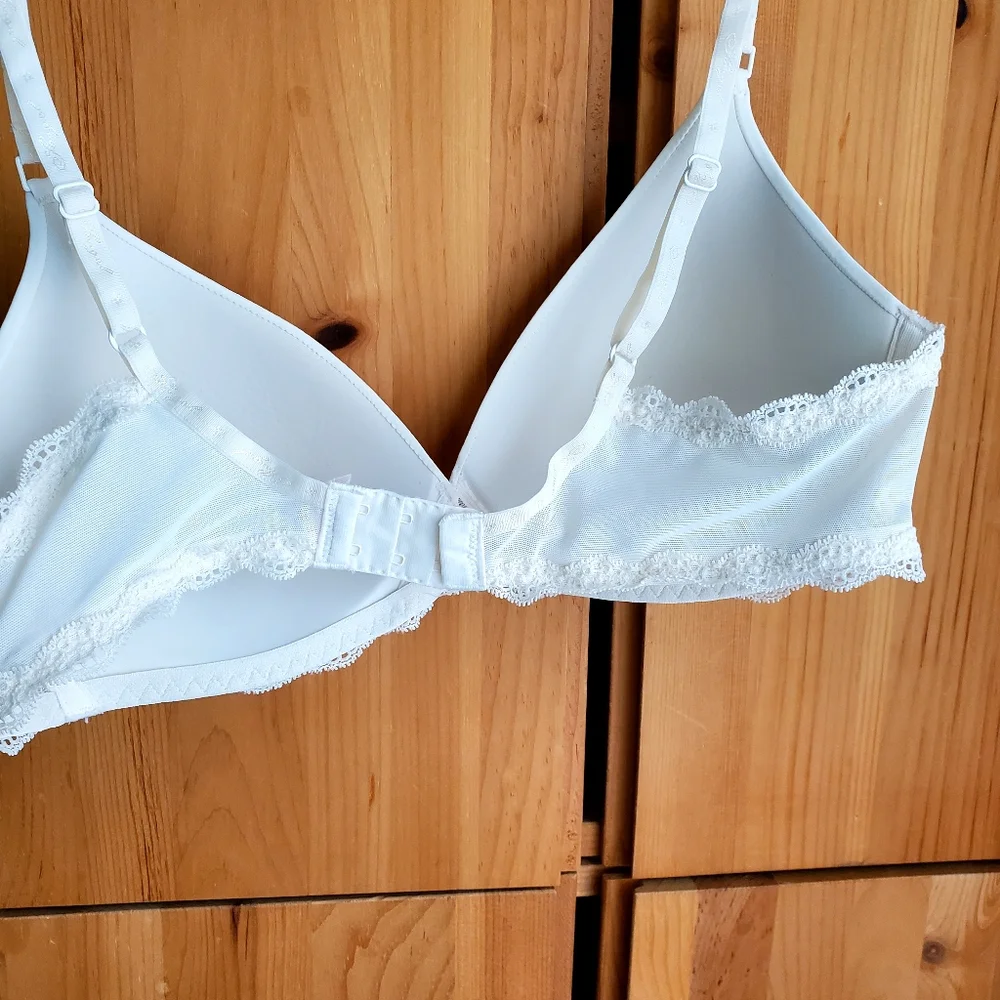 Victoria's Secret Angel's Cream Lace Edged Soft Cup Bra size 36C - Picture 2 of 3